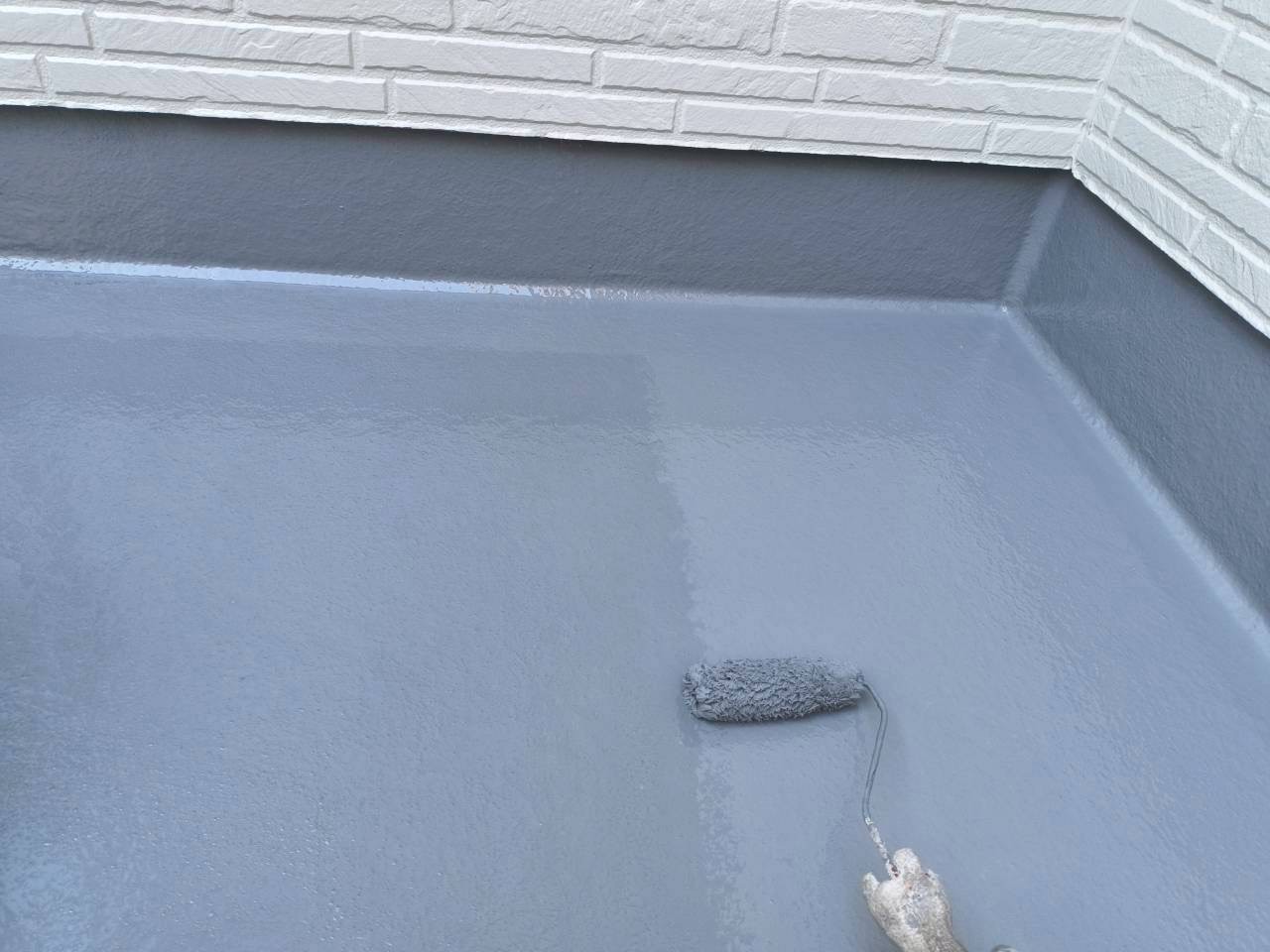 バルコニー床にトップコート塗装